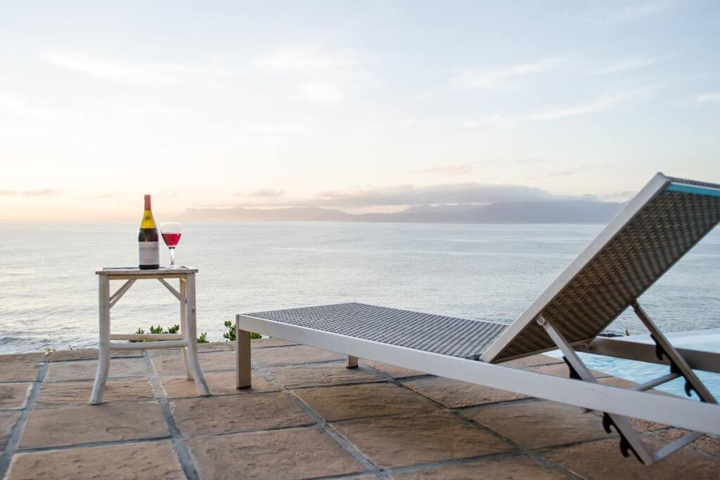 La Petite Baleine Oceanfront Luxury Villa ดิ เคลเดอร์ส ภายนอก รูปภาพ